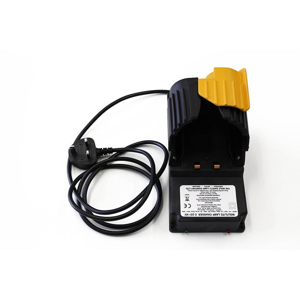 [6230] Wolf C-251HV, Batterij Oplader voor Handlamp, type H-251ALED en H-251MK2, 110-230V, UK pin, IMPA 330609